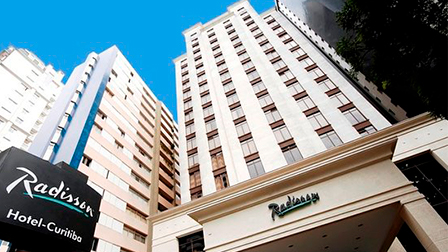 Foto da fachada do Hotel Radisson